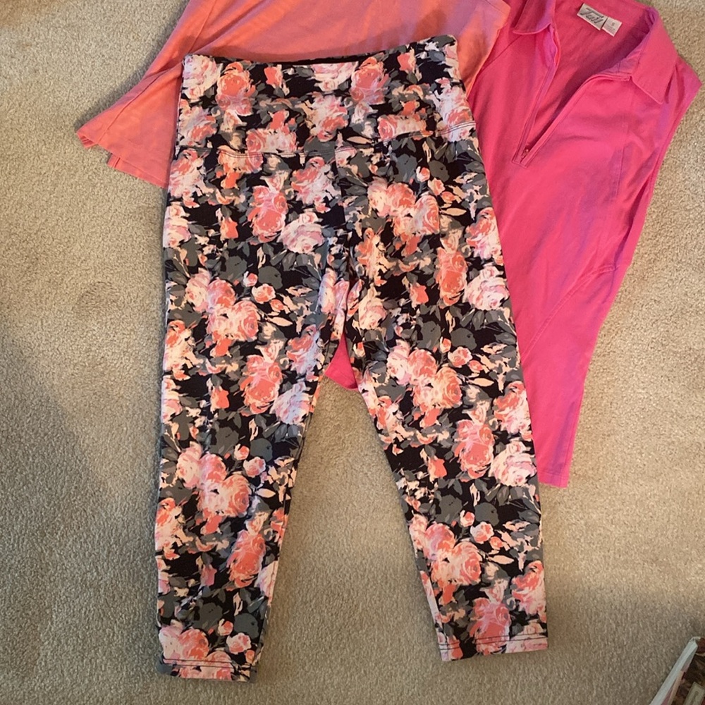 Bundle size small-2tops and leggings 3/4 length see pictures for brands. - Picture 2 of 7